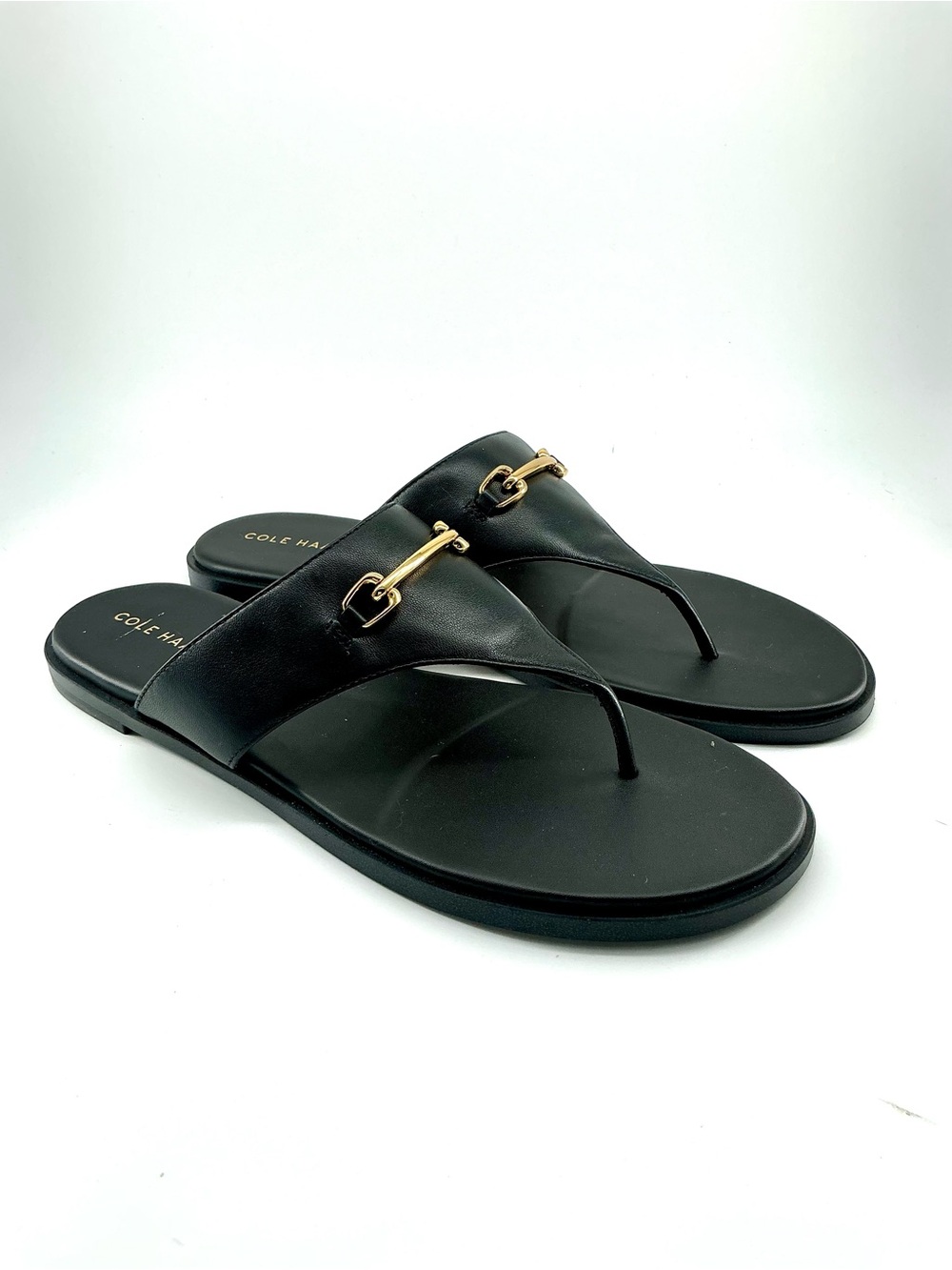 Cole Haan Black Leather Flynn Thong Sandal Gold Hardware Sz 10 - Picture 2 of 5